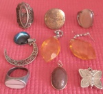 Joias - Bijuteiria !! 9 peças !! 4 anéis diferentes !! + par de brincos e 3 apliques para serem aplicados em Colar , peças perfeitas !! otimo para figurinos antigos ou uso em festas