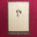 Fotografia - foto antiga - retrato de mulher !!! Fotógrafo  ` Guimarães ` Rio de Janeiro ( R. Gonçalves Dias ) - papel cartão com timbre, tamanho de 11 cm x 17 cm !!!