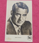 Cartofilia - Foto Artistica do ator Gary Grant  !!! cartao promocional da 20 century fox !!! datado no verso , ano de 1955  !!