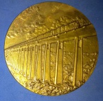 Medalha da Vale do Rio Doce !!! Comemorativa da Inauguração da Estrada de Ferro Carajás  !! ano de  1985 !!! material bronze !!! grande dimensão !!