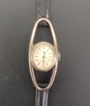 Relogio- marca Tissot feminino - ! muito antigo !! precisa conserto ou revisão !! muito tempo parado !! pulseira preta de couro , modelo muito estiloso !!