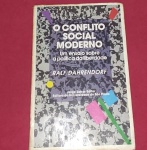 Livro- O Conflito Social Moderno  !! Capa brochura , 214 Pag.!! UM ENSAIO SOBRE A POLITICA DE Liberdade   !! edição de 1992 esgotada !! Edit. Univ. de São paulo !!