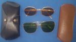colecionismo-2 óculos escuros cores verde e marrom , Ray Ban original e modelo JHON Lenon , foleados a ouro  !!! !!!!