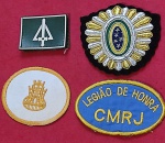 Militaria - / 4 peças !! Militares !! emblema da Legião da Honra !! + emblema da Marinha e do Exercito !! sistema de fixação de Velcro !!