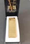 Colecionismo- Isqueiro marca AVIS !! na caixa 'original !! sem gás , perfeito estado !! acervo de colecionador !! foleado a ouro !!