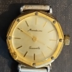 Relogio - marca Mondaine Feminino tipo quartz !! pulseira metalica !! precisa de conserto !! acervo de colecionador !!