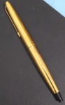 Caneta tipo Bico de Pena !! marca PARKER !! corpo de Plaker de Our !! bomba de sucção de metal !! com nome gravado no corpo ... acervo de colecionador !!