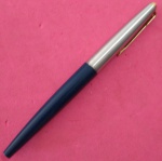 Canetas- Caneta Bico de Pena !! USA cor azul !! pena de ouro !! 14K basta colocar tinta !! corpo azul e tampa prateada !!