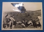 Fotografia Queda de Avião Soviético de Gurerra !! Abatido pela Alemanha !! 3 tripulantes Salvos  !!! Fotografia Original !!