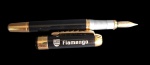 Caneta bico de Pena com logo do Flamendo corpo preto com partes folheada à ouro com a numeração 250
