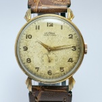 DELBANA - Relógio a corda, funcionando. Pulseira: 20mm. Caixa: 4cm x 3,9cm, vertical x horizontal, sem contar a coroa. ***ATENÇÃO! ESTE RELÓGIO NÃO POSSUI GARANTIA DE FUNCIONAMENTO. Produto sendo vendido conforme ESTADO, testado, ou não, diz respeito apenas ao momento da catalogação. Recomenda-se revisão.*** Se necessário, solicitar mais fotos, vídeos ou perguntas para análise via e-mail reidaantiguidade@gmail.com, Obrigado pela visita!