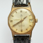 LANCO - Relógio a corda, funcionando. Pulseira: 19mm. Caixa: 2,9cm x 2,9cm, vertical x horizontal, sem contar a coroa. ***ATENÇÃO! ESTE RELÓGIO NÃO POSSUI GARANTIA DE FUNCIONAMENTO. Produto sendo vendido conforme ESTADO, testado, ou não, diz respeito apenas ao momento da catalogação. Recomenda-se revisão.*** Se necessário, solicitar mais fotos, vídeos ou perguntas para análise via e-mail reidaantiguidade@gmail.com, Obrigado pela visita!