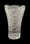Vaso em cristal da Bohemia finamente lapidado . Med. 23 cm alt