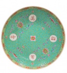 Belíssimo medalhão em porcelana chinesa, marcas no fundo , séc XX. Med. 37 cm diam