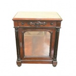 Belíssimo dunquerque em jacarandá , tampo em mármore carrara , caixa reta , um gavetão com entalhe e puxadores em madeira, parte inferior em madeira com espelho , Brasil séc. XIX. Med. 77 x 43 x 100 cm alt