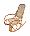 Michael Thonet- 1950- Cadeira de balanço em madeira curvada e palhinha natural .Med. 74 x 80 x 108 cm alt