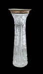 Vaso em cristal da Bohemia lapidado com borda em metal espessurado a prata. Med.
