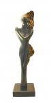 Escultura em bronze representando figura feminina, base em mármore, sem assinatura aparente. Med. 55 cm alt e base 15 x 11 cm