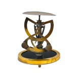 Colecionismo : Antiga balança de mesa para cartas , marca "Gesterreich", modelo bilateral, anos 40 , em muito bom estado de conservação, base em mármore e bronze. Med. 17 cm alt  e 14,5 x  11 cm larg. (base)