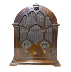 Colecionismo : Rádio RCA Victor, catedral , caixa em madeira , em muito bom estado de conservação, não testado, 1933. Med. 24 x 32 x 40 cm alt