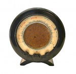 Colecionismo : Antigo e raro radio inglês , valvulado marca "Ecko" A22 de 1940 , caixa em baquelite modelo redondo , dial de 360 graus, com alto falante surround central , fabricado pela E.K. Cole de Southend -on-Sea, em muito estado de conservação , não testado. Med. 36 cm diam
