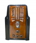 Colecionismo : Antigo radio marca "Philco"16B Am/SW, tombstone de 1934 , caixa em madeira em bom estado de conservação , não testado. Med. 31 x 22 x 46 cm alt
