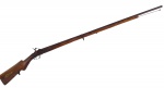 Colecionismo :Antiga espingarda de caça em madeira , bronze e ferro dita "Soca- soca" com porta espoleta . Med. 136 cm . (arma obsoleta apenas para colecionadores)., no estado