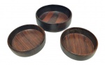 Lote de três bowls em jacarandá dos anos 50. Med. 14 cm diam x 5 cm alt (maior)