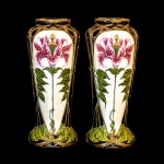 Par de floreiro de cerâmica vitrificada, provavelmente manufatura boêmia de Teplitz Ernst Wahliss,