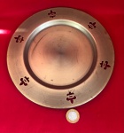 Sousplat vintage em metal dourado feito de latão .