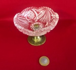 Centro de mesa antigo em cristal lapidado, montado sobre uma base de metal .