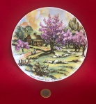 Prato decorativo colecionável de alta qualidade feito de porcelana  da marca alemã Bareuther Waldsassen  da região de Bavária na Alemanha das décadas de 1970.