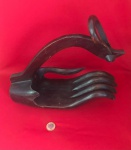 Suporte e Vertedor de Vinho Vintage Esculpido à Mão em Madeira Teca.