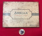 Lata antiga de cigarros da marca Abdulla, especificamente da linha "Virginia Leaf" produzido em Londres entre as décadas de 1920 e 1950.