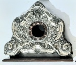 PRATA DE LEI -  EXUBERANTE E GRANDIOSO RELÓGIO EM PRATA PORTUGUESA CONTRASTADA PRATEIRO F.C COM BASE