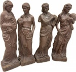 Belíssimo Grupo de Esculturas em ferro forge representado as 4 Estações do ano. Medidas: Alt. 175 X 42 cm.