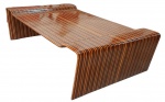 Belíssima mesa de centro construída em tiras prensadas em madeira, jacarandá pau marfim e roxinho. Medidas: Alt. 37 x C.161 x P. 60 cm.