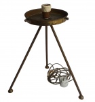 Base tripé eletrificada, Abajur.  Medidas: Alt. 35 x 33 cm