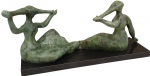 Belíssima - Escultura representando " AS IARAS" em bronze patinado e base em granito, Assinada; CESCHIATTI e com selo da fundição Zani. Med. total 100 X 220 X 75 cm. (Escultura não possui certificado de autenticidade)