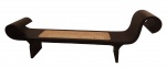 Móvel Design no estilo contemporâneo:  Oscar Niemeyer- Maravilhoso Banco Marquesa, por Oscar Niemeyer em madeira com pintura preta com palha Indiana.                                                                                                                Medidas 82 X 250 X 55 cm.