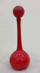 Garrafa em opalina vermelha, anos 60 dito  "garrafa bola"  Medidas: Alt. 45 x 17 cm.