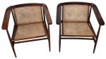 Móvel design no estilo contemporâneo - JOAQUIM TENREIRO - Lindo par de poltronas, construídas em jacarandá maciço, com assentos e encostos em palhinha natural. Medidas: Alt.  66 x L.68 x P.61 cm.