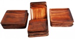 24 - Pratos em madeira de acácia. Sendo: 12 - Jantar e 12 - Sobremesa.  Medidas - jantar Alt. 02.8 x 25 x 25 cm.  s/ mesa Alt. 03 x 20 x 20 cm.