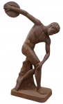 Bela - Escultura em ferro foge,  tamanho natural representando "Discóbolo" Medidas: Alt. 180 x 110 cm.