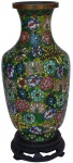 Antigo vasos em bronze chineses coberto por esmalte "cloisonné" com arabesco e flores em tonalidade verde.  Medidas só vaso:  Alt. 23.5 x 12 cm