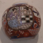 Pequeno - Bowl bojudo em porcelana chinesa decorado com flores e reserva com figuras. medidas: 09 x 11 cm