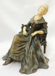 Escultura em bronze e marfim francesa, representando "Donzela sobre poltrona" numerado na base. 7635 de meados do século XIX  Medidas: Alt. 19 x 19 x 17 cm.