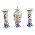 Raríssima guarniture de porcelana  chinesa Cia das Índias. Decoração com esmaltes da Família Rosa