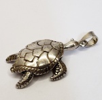 Vintage Luxo Jóias, Coleção, Linda Tartaruga Pingente de Bali em Prata de Lei 925, Articulável, medindo 35mm. Peso total 10,73gr