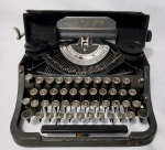 Vintage Coleção, Decoração, Famoso Modelo de Máquina de Escrever UNDERWOOD da Royal (Ernest Hemingway 1930/40`s) U.S.A. Funcionando, medindo 28,5 x 26,5cm. Sem revisão recente. 